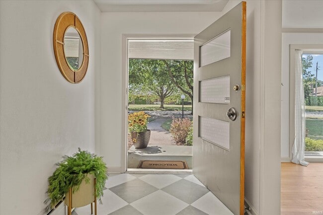 Building Photo - 2121 E Madison St