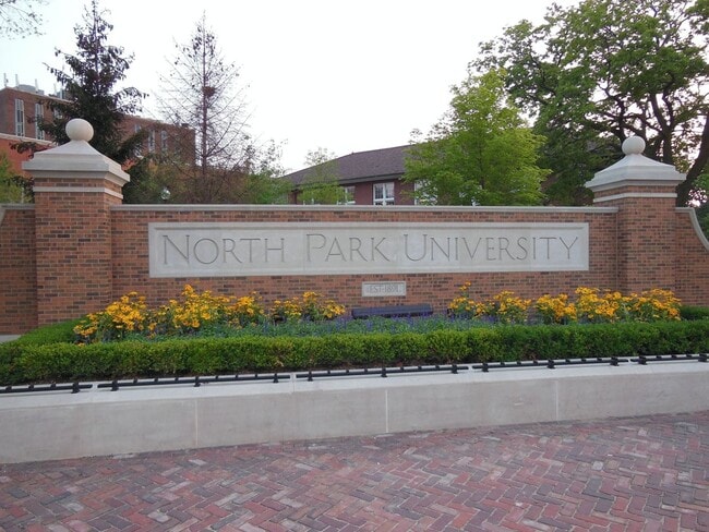 Building Photo - 5010 N Troy St