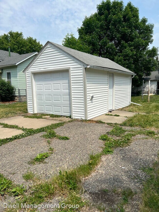 Building Photo - 4 br, 2 bath House - 401 9th St NE