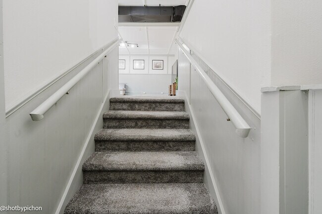 Building Photo - 4 Raymond Ave