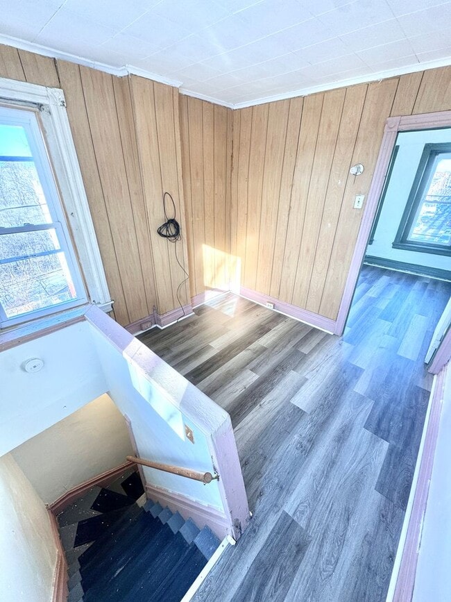 Building Photo - FOUR BEDROOM End of Row