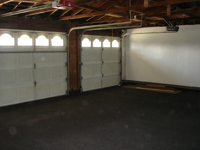 Building Photo - 1838 Coolcrest Way