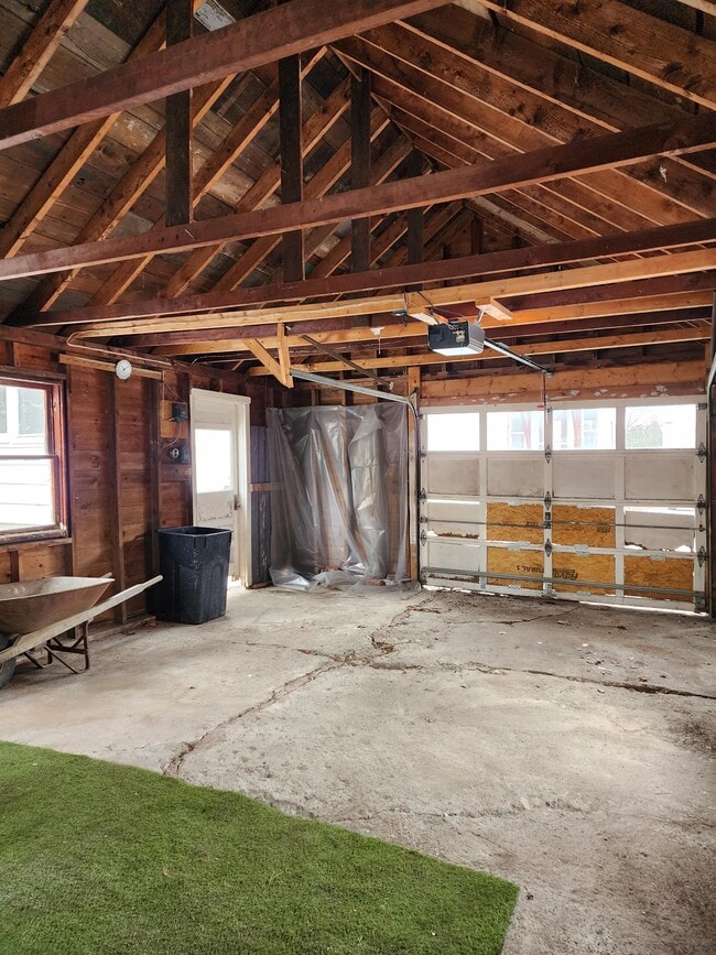 Building Photo - 281 Wilson St