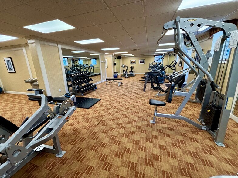 Building Photo - 34 Schoolhouse Dr