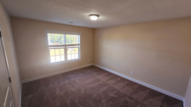 Building Photo - 4 BR 3.5 BA in Swansboro!