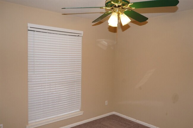 Building Photo - 18807 Timbers Dr
