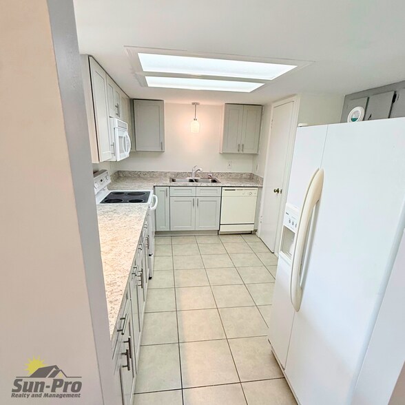 Building Photo - 417 Banana Cay Dr