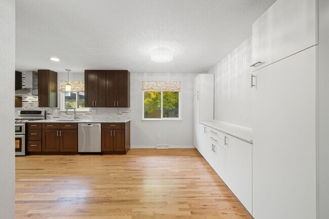 Building Photo - All you want in a home! 5 bed 3 bath ranch...