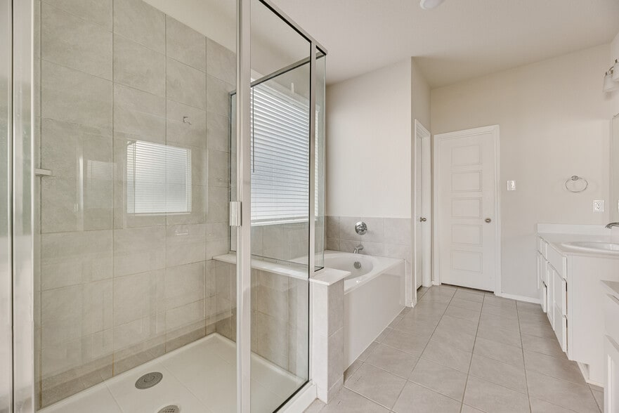 Building Photo - 5913 Hopkins Dr