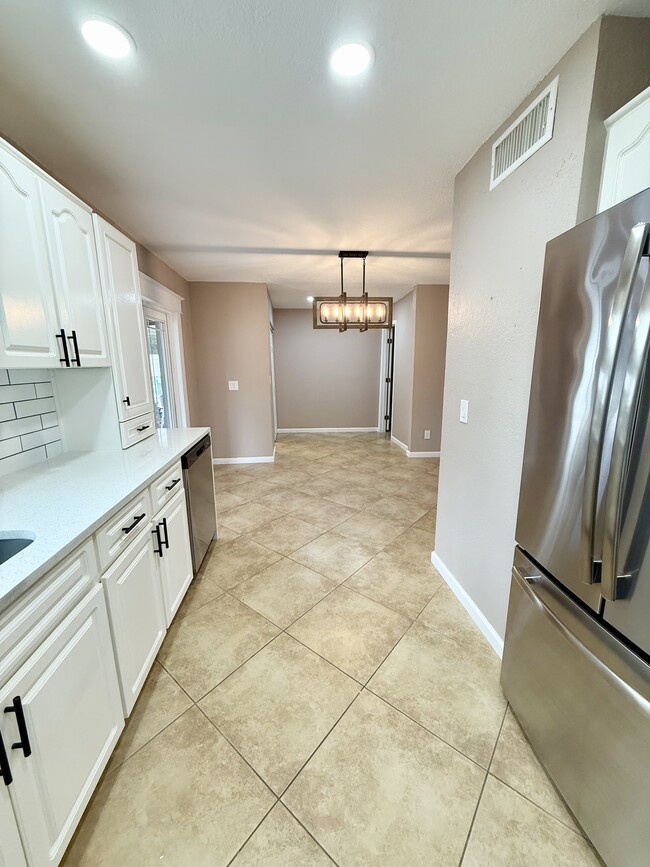 Building Photo - 4427 Tuna Dr