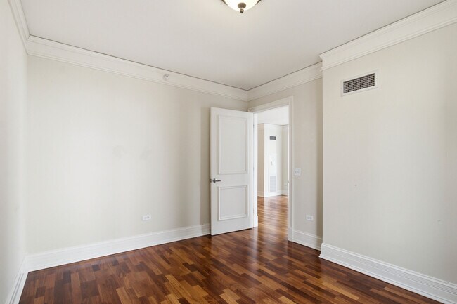 Building Photo - 201 N Westshore Dr