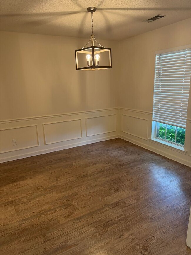 Building Photo - 3 BR/2BA | Newly Renovated Single Family Home |Attached garage  | Fenced  backyard | In Cordova!
