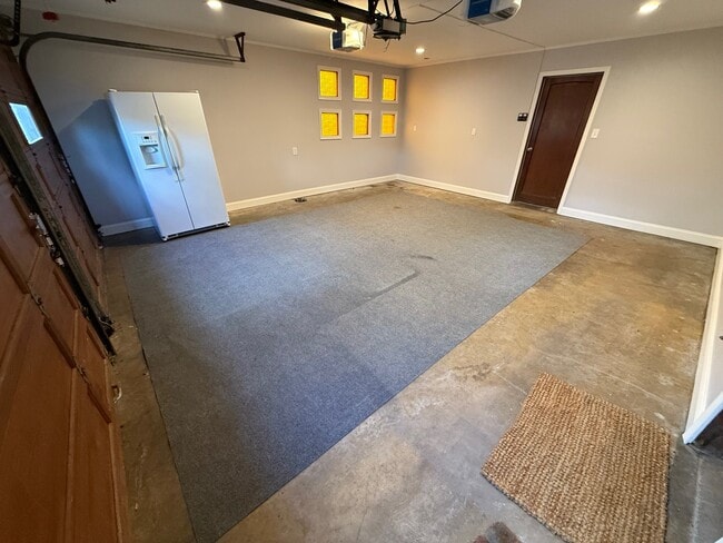 Building Photo - 5755 Doncaster Dr