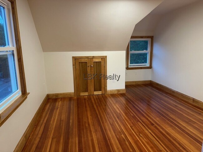 Building Photo - 28 Maple Park