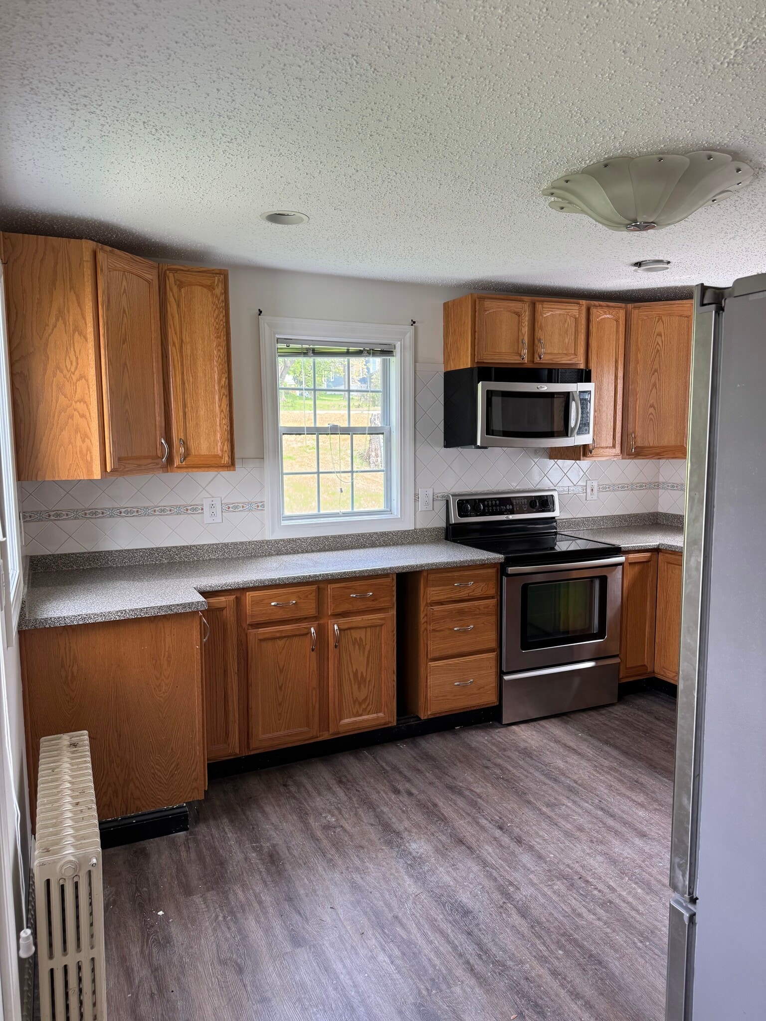 Kitchen, large counters and many cabinets - 16 Durant Ter
