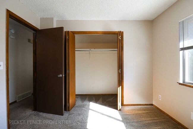 Building Photo - Beautiful 2 Story Home in Loveland