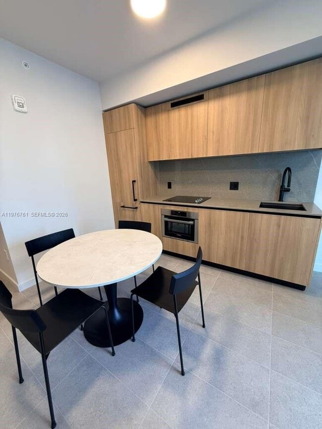 Building Photo - 121 NE 5th St