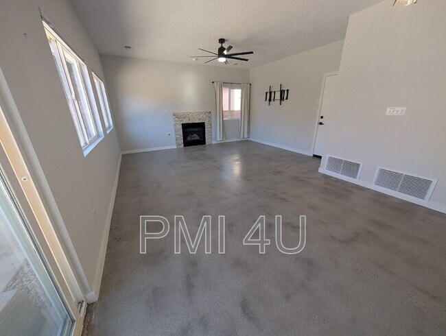 Building Photo - 7105 Casa Elena Dr NE