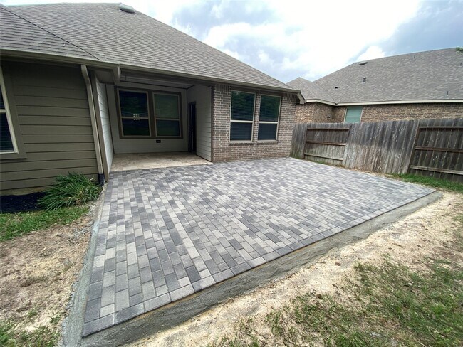 Building Photo - 210 Emory Birch