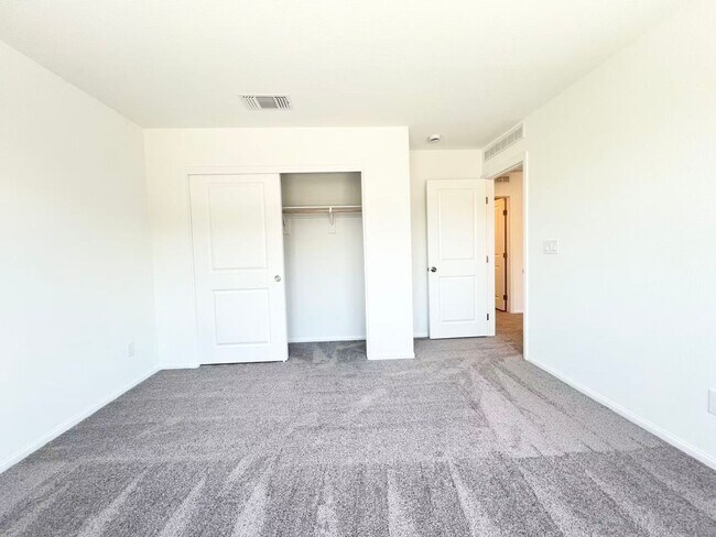 Building Photo - 5880 Sunset Creek St