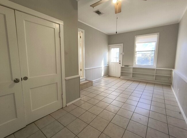 Building Photo - Updated 4 bedroom 1 bath home AVAILABLE NOW!!