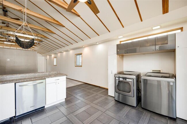 Building Photo - 2713 Sweeney Ln