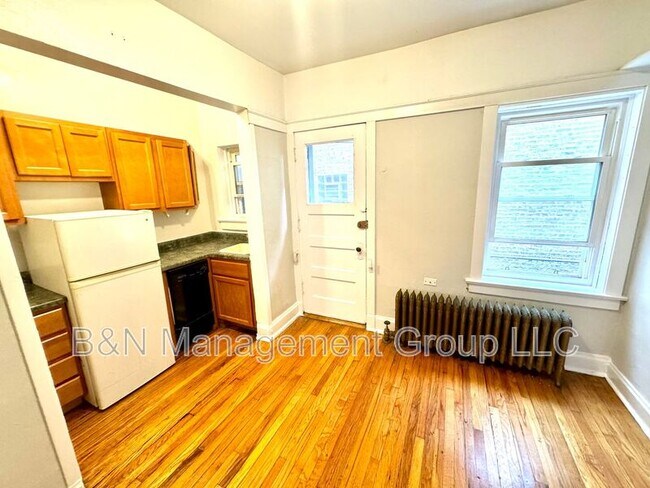 Building Photo - 1055 W Dakin St