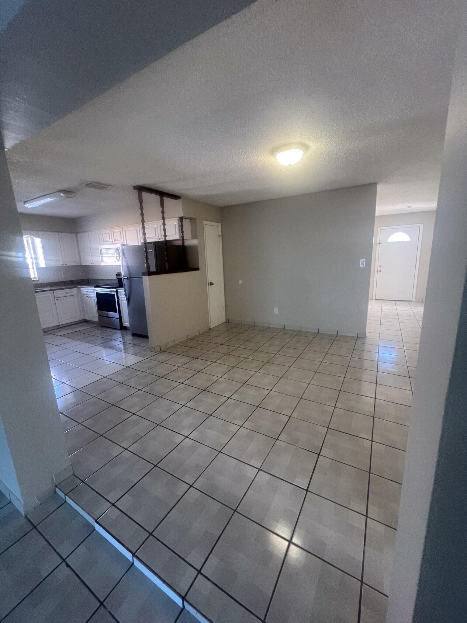 Building Photo - 7506 N Thatcher Ave