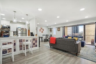 Building Photo - 102 Monroe St