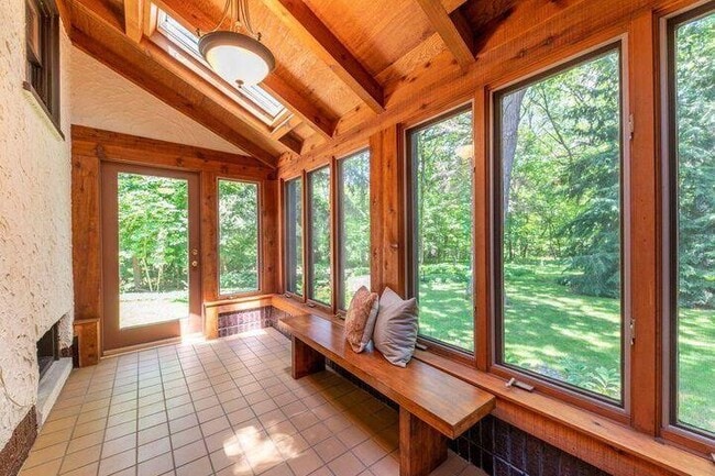 Building Photo - 824 N 66th St