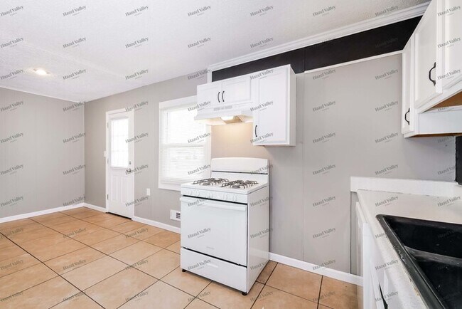 Building Photo - 6700 E 109 St