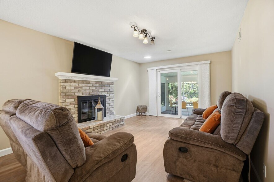 Building Photo - 4657 Brenda Cir
