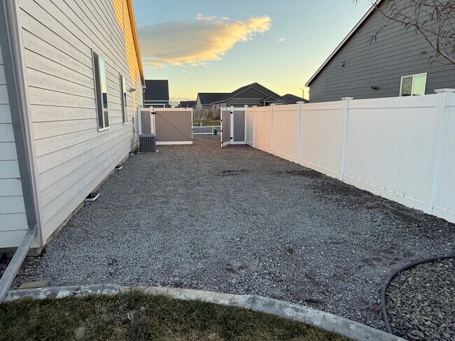 Building Photo - 303 Emerald Ave