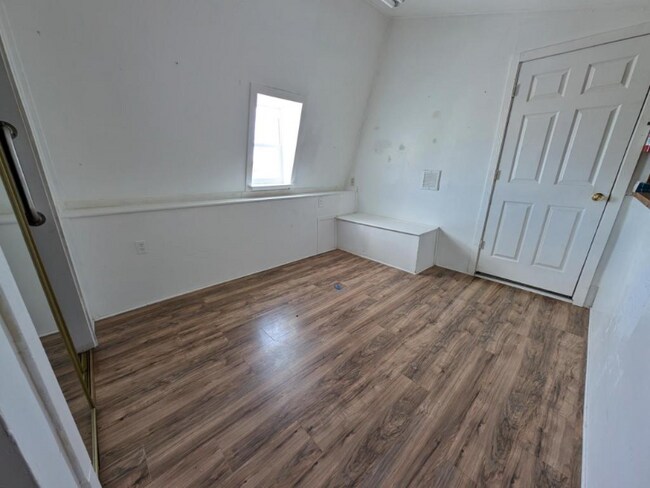 Building Photo - 406 W 4th Ave