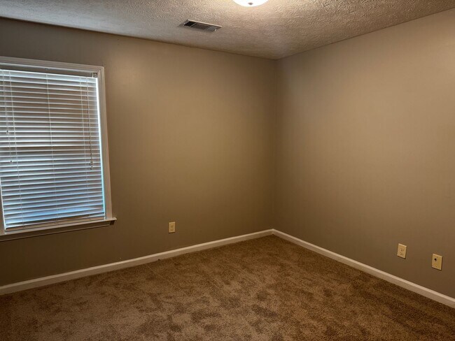 Building Photo - 9133 Saw Tooth Loop