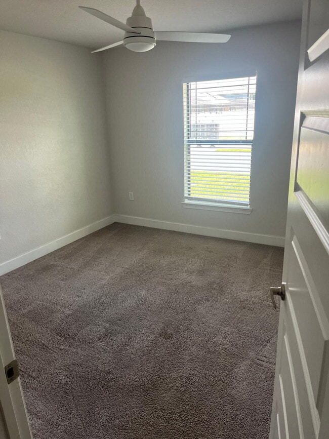 Building Photo - "Spacious 4-Bedroom Home in Mulberry's Heritage Park - 2 Full Baths & 2,211 Sq. Ft. of Comfort!"
