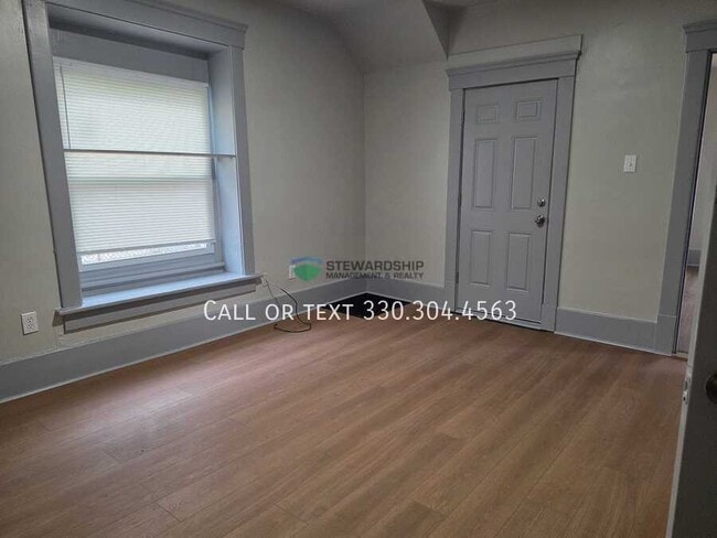 Building Photo - 149 Rhodes Ave