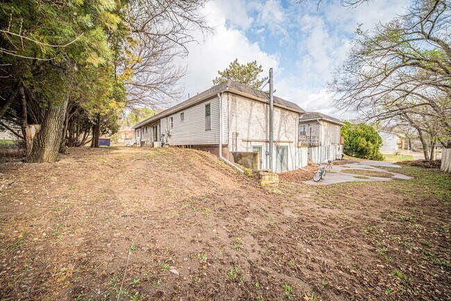 Building Photo - 1107 S Jackson St