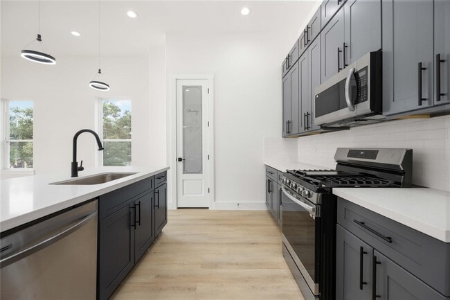 Building Photo - 2115 Dan St