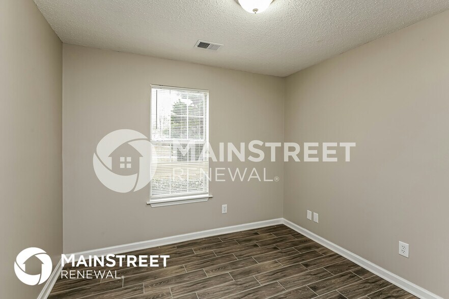 Building Photo - 89 Flagman St