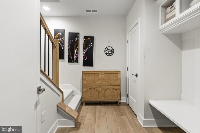 Building Photo - 908 Laurens Aly