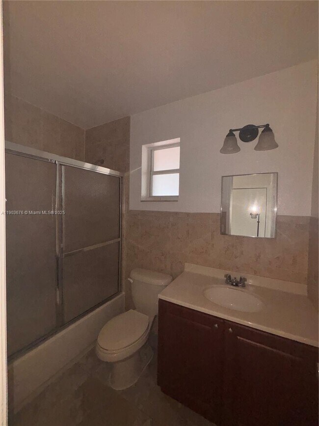 Building Photo - 1563 W 81st St