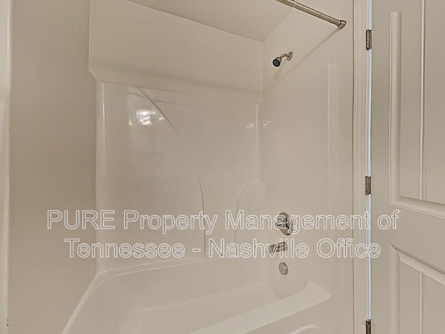 Building Photo - 100 Cobblestone Pl Dr