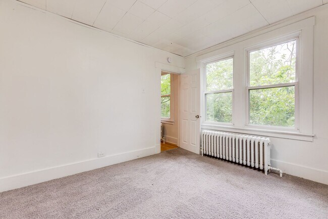 Building Photo - 406 Kingsboro St