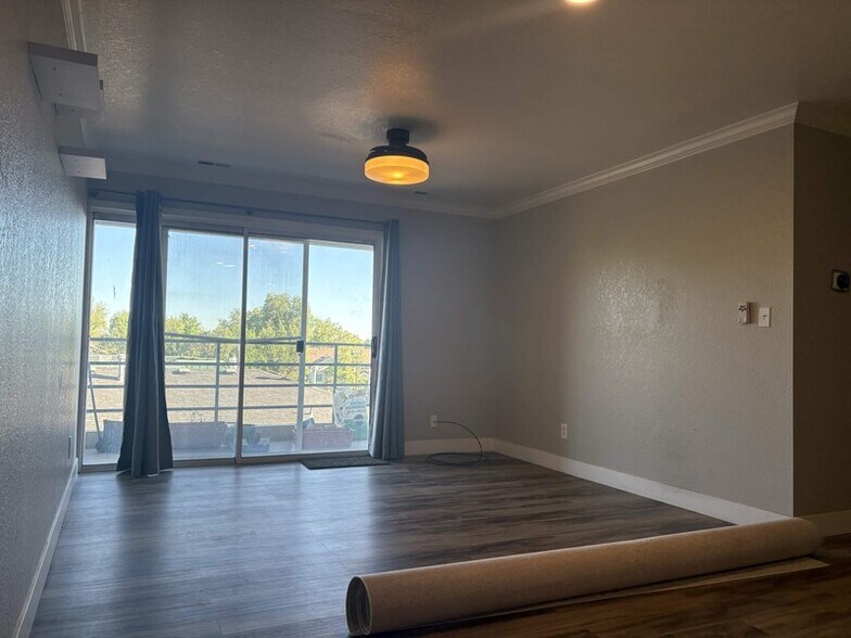 Building Photo - 110 S 800 E