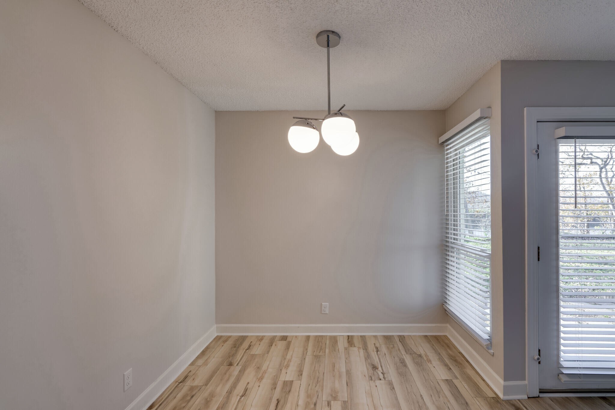 Building Photo - 515 Basswood Ave