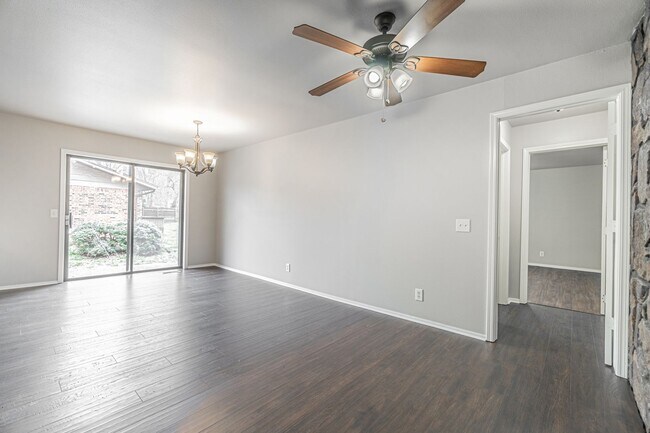 Building Photo - Beautiful home in an established neighborhood with a new roof is waiting for you!