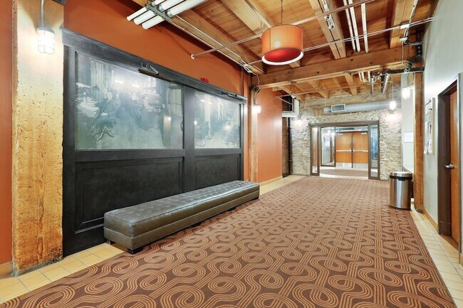 Building Photo - 400 N 1st St