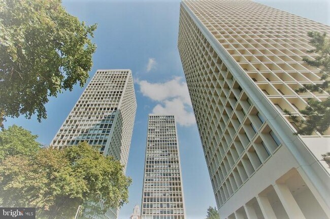 Building Photo - 200 Locust St