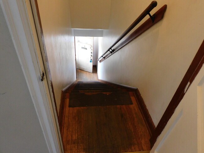 Building Photo - 324 N 8th St